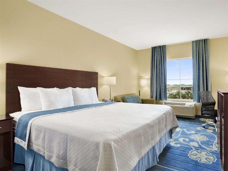Spark By Hilton Victoria Виктория Экстерьер фото